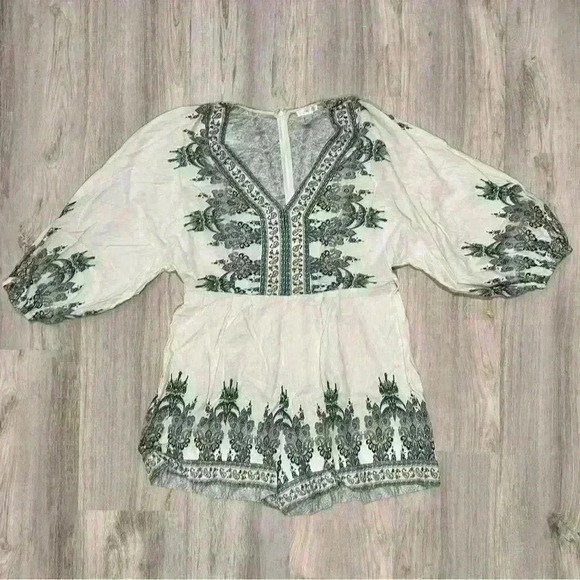 Venus White Paisley Linen Blend 3/4 Sleeve V Neck Boho Romper Size 12 *NO Belt* - Picture 1 of 11